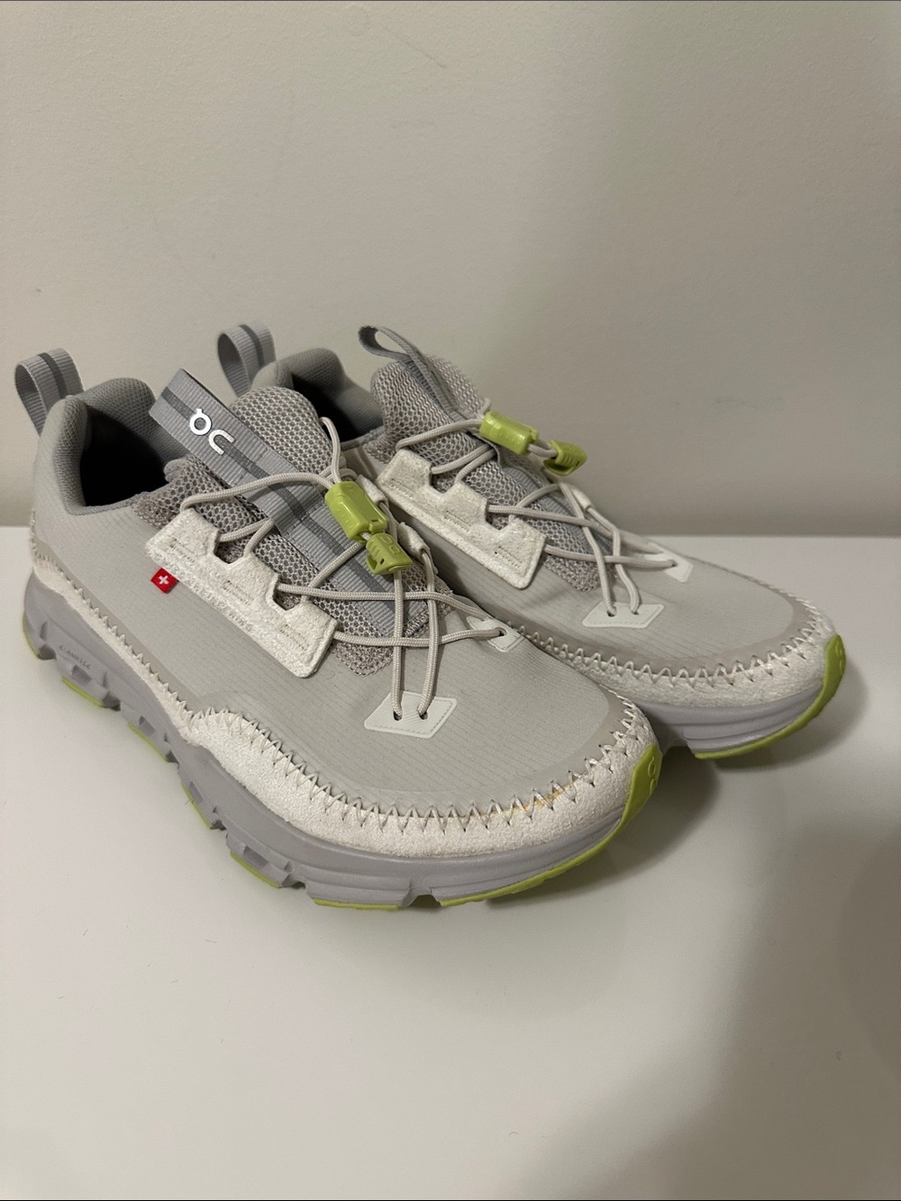 ON Women's Size 6 Cloudaway Ice Glacier Cloudtec Sneakers EUC